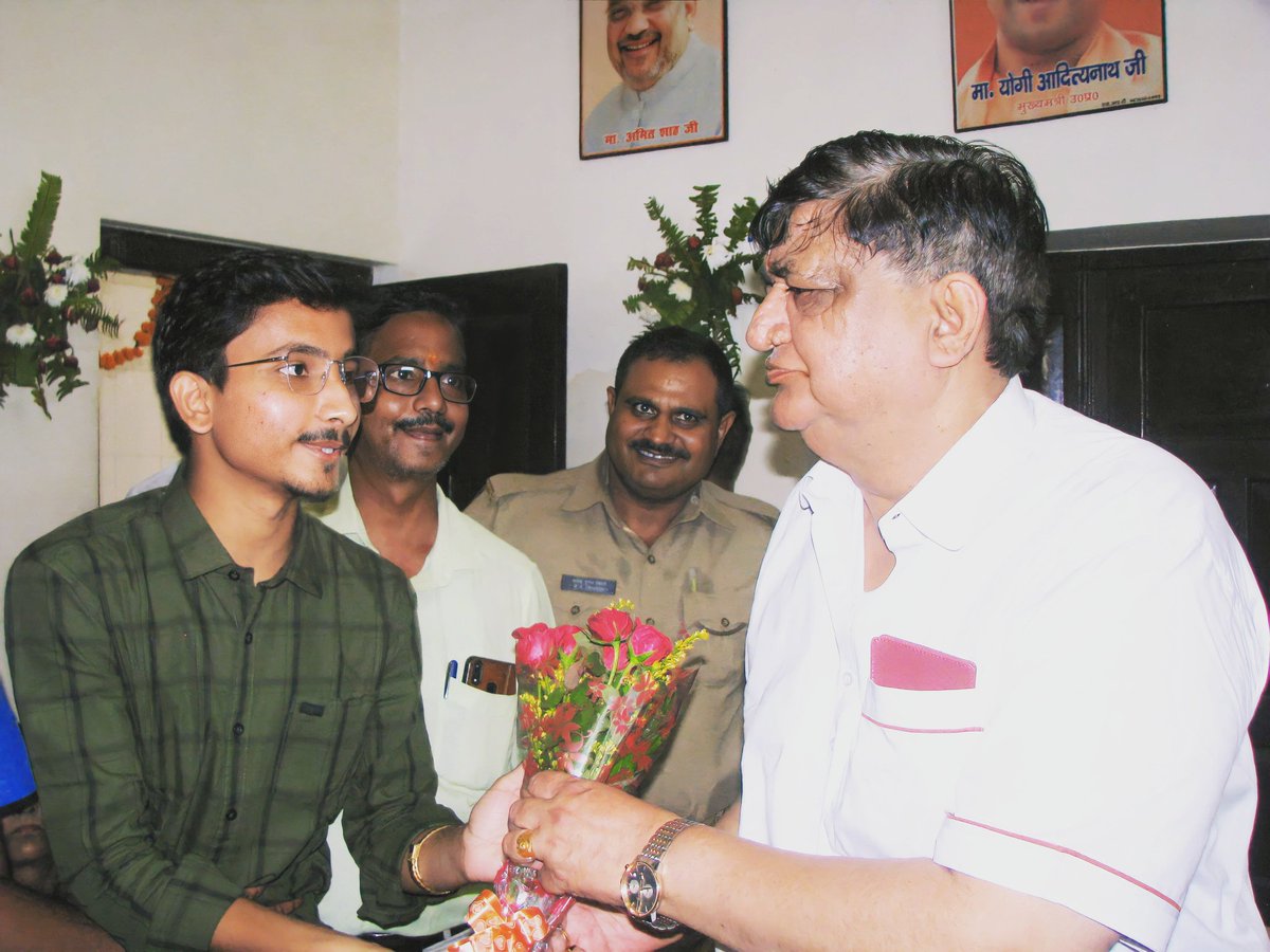imabhinav72's tweet photo. हरदोई के सपूत पूर्व सांसद व कैबिनेट मंत्री माननीय नरेश अग्रवाल जी को जन्मदिवस की बहुत बहुत बधाई !💐💐
आज आपसे मिलकर बहुत अच्छा लगा! मैं व्यक्तिगत रूप से आपका धन्यवाद करता हू! इस उम्र में भी आपका जनता के लिए लगातार काम करना काबिले तारीफ है। आप हम सभी के प्रेरणा स्रोत हैं। 🙏 https://t.co/XqM1hAj2fq