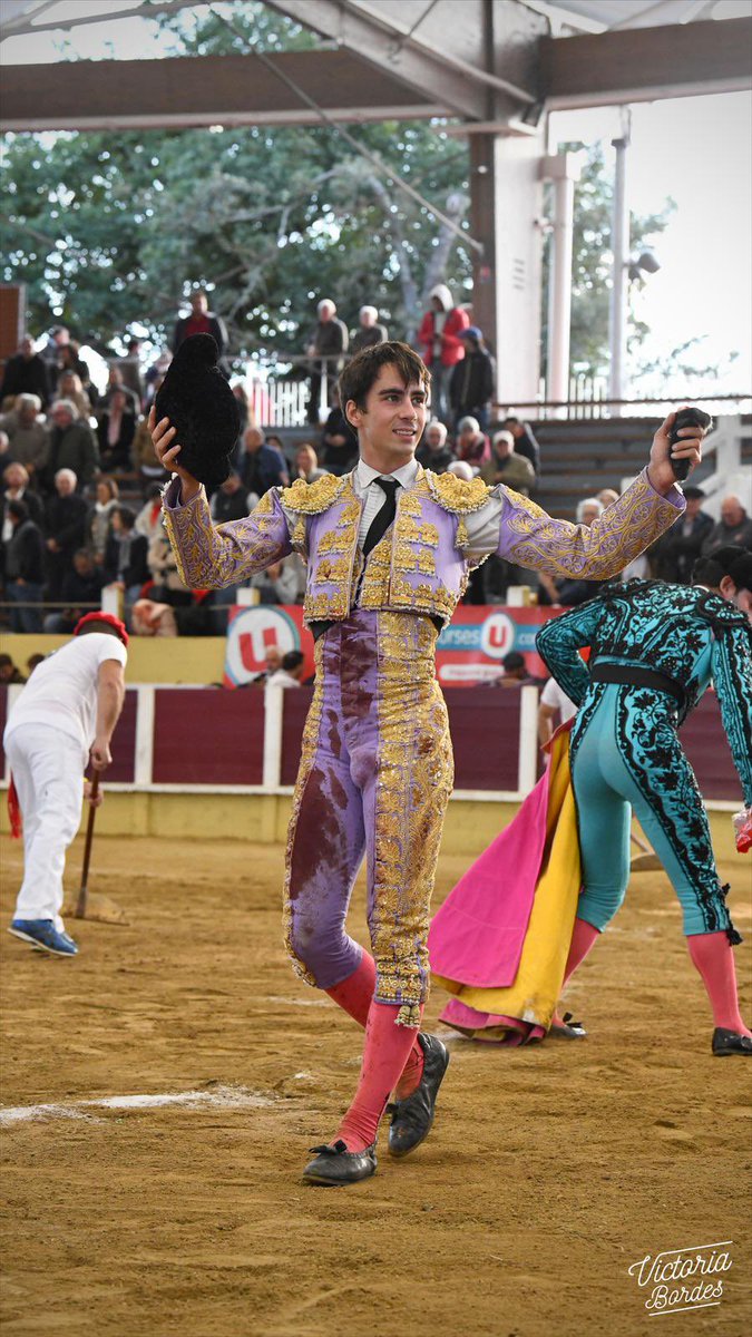 🔔 PARENTIS EN BORN 

Salut aux tiers / Oreille 

<a href="/LudoLelong/">L.L.L</a> 

📸 <a href="/BordesVictoria/">Bordes Victoria</a>