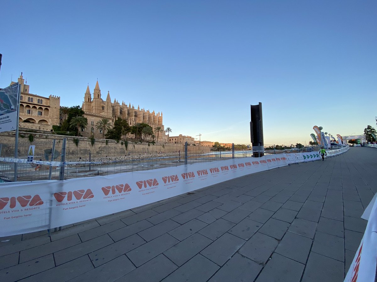 HotelsViva's tweet photo. Hoy estamos en Palma, con nuestros amigos de @CadenaSERrunner en la VIII Carrera Nocturna de Sa Murada. ¡Felices de ser colaboradores de esta carrera solidaria!🧡💪
#samuradadepalma #SerRunner #HotelsVIVA https://t.co/W3YDgyhe8O