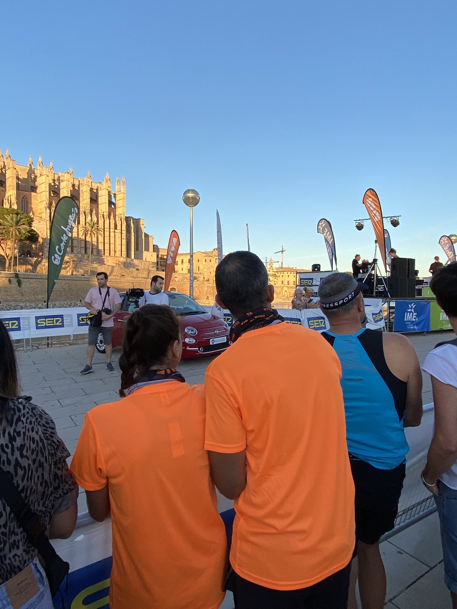 HotelsViva's tweet photo. Hoy estamos en Palma, con nuestros amigos de @CadenaSERrunner en la VIII Carrera Nocturna de Sa Murada. ¡Felices de ser colaboradores de esta carrera solidaria!🧡💪
#samuradadepalma #SerRunner #HotelsVIVA https://t.co/W3YDgyhe8O