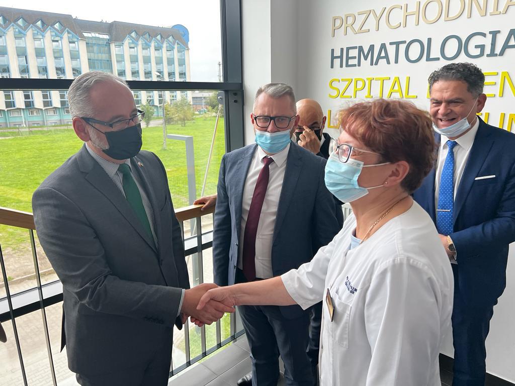 Jakub Berezowski (@berezowsk4jakub) on Twitter photo W dniu dzisiejszym, na zaproszenie Dyrektora dr Jakuba Berezowskiego wizytę studyjną w <a href="/USK_Wroclaw/">Uniwersytecki Szpital Kliniczny we Wrocławiu</a> złożyli minister zdrowia  dr Adam Niedzielski <a href="/a_niedzielski/">Adaś N.</a>,  wiceminister dr Piotr Bromber oraz prezes NFZ Filip Nowak. W dniu dzisiejszym, na zaproszenie Dyrektora dr Jakuba Berezowskiego wizytę studyjną w <a href="/USK_Wroclaw/">Uniwersytecki Szpital Kliniczny we Wrocławiu</a> złożyli minister zdrowia  dr Adam Niedzielski <a href="/a_niedzielski/">Adaś N.</a>,  wiceminister dr Piotr Bromber oraz prezes NFZ Filip Nowak.
