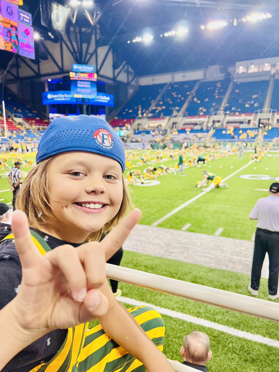 JPetersonKlein's tweet photo. #Scheelsgameday Go Herd!! 💚💛 https://t.co/5nnD9rDQ90