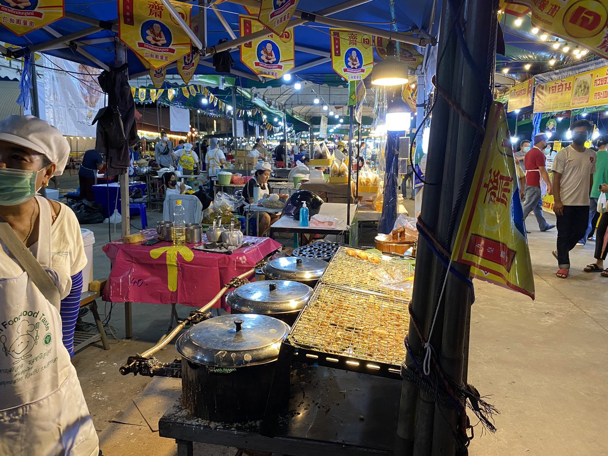 Soyma2003's tweet photo. เธรดรีวิวอาหารเจ❗️ 💫💥🥧🥗🍚🍜ที่ศาลหลักเมืองสมุทรสาคร 
ทุกคนน วันนี้อยากมาทำเธรดรีวิวอาหารเจที่บ้านเรากินเป็นประจำให้ดู ปกติบ้านเราไปศาลหลักเมืองช่วงกินเจทุกปีเลย วันนี้เลยมัดร��มร้านเด็ด ที่กินเจแล้วห้ามพลาด��าให้ดูกันคับบ😋👍 https://t.co/VNyGhCGke9