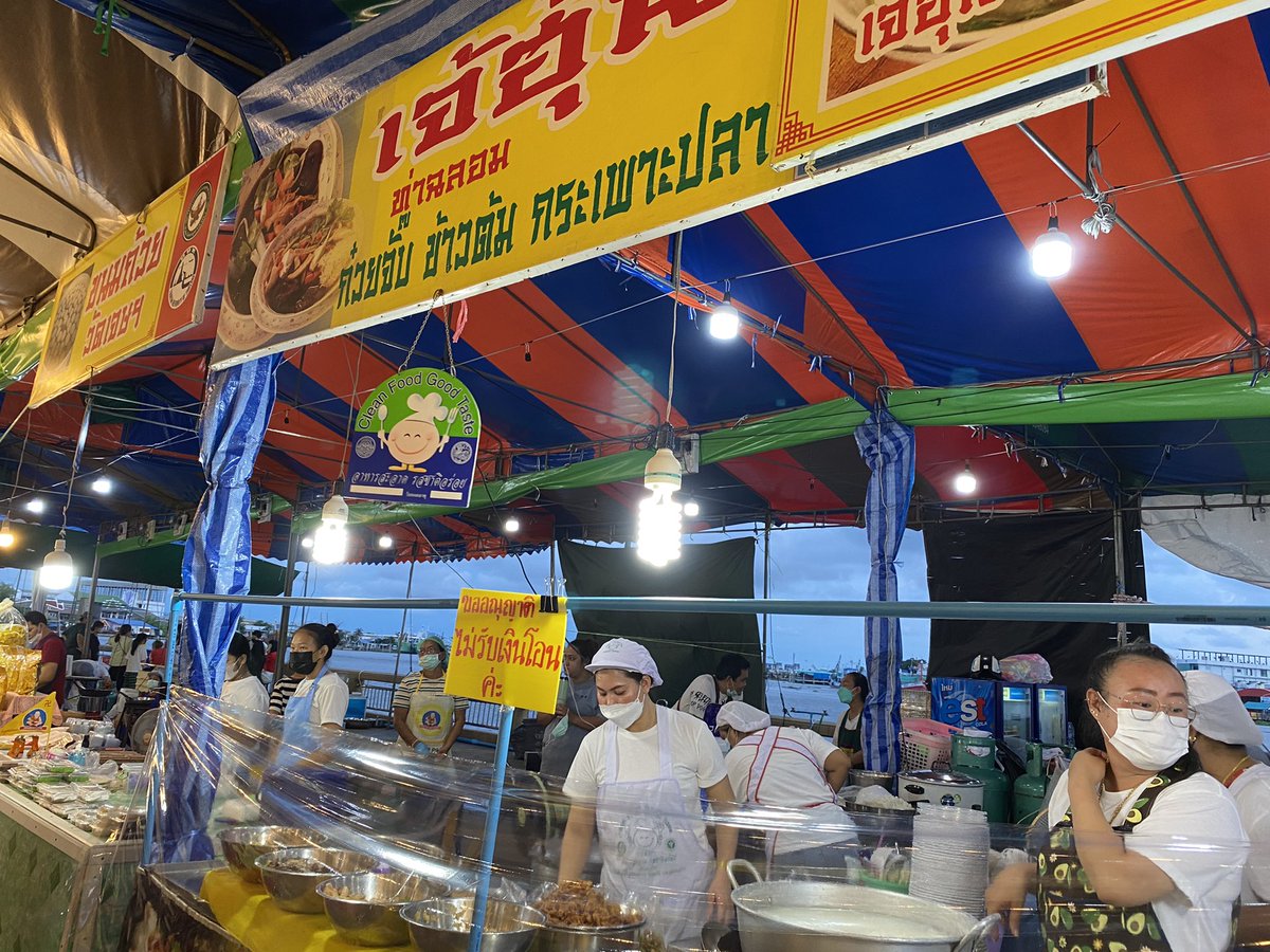Soyma2003's tweet photo. เธรดรีวิวอาหารเจ❗️ 💫💥🥧🥗🍚🍜ที่ศาลหลักเมืองสมุทรสาคร 
ทุกคนน วันนี้อยากมาทำเธรดรีวิวอาหารเจที่บ้านเรากินเป็นประจำให้ดู ปกติบ้านเราไปศาลหลักเมืองช่วงกินเจทุกปีเลย วันนี้เลยมัดร��มร้านเด็ด ที่กินเจแล้วห้ามพลาด��าให้ดูกันคับบ😋👍 https://t.co/VNyGhCGke9