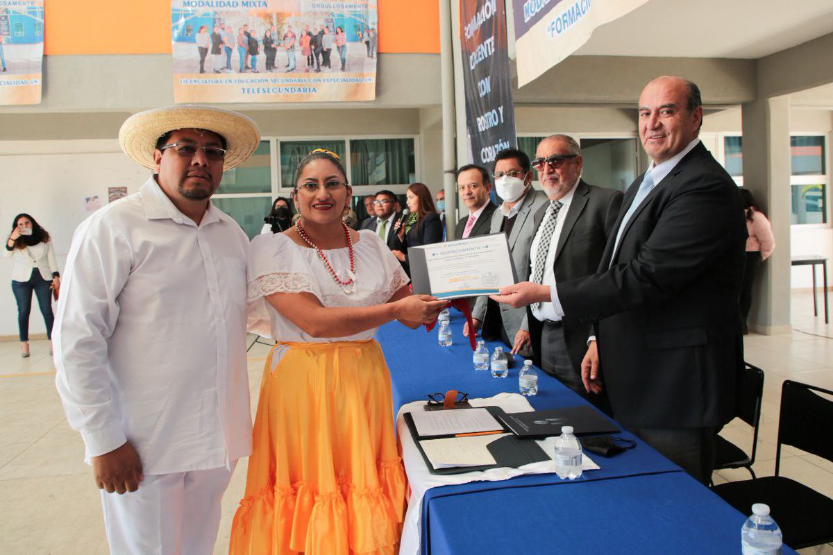 SEPHidalgo's tweet image. Este sábado el secretario @natycastrejonv acompaña a la comunidad normalista del @ensupeh_hidalgo en las actividades que realizan en el marco de su 20 Aniversario, a quienes felicita e invita a seguir impulsando la transformación educativa.
#PrimeoElPueblo
#PrimeroLaEducación