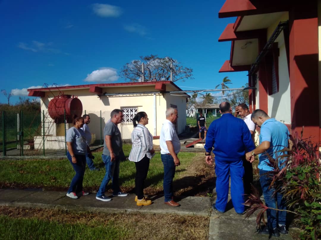 En el 27 aniversario de <a href="/RadiocubaSTX/">RadiocubaSTX</a>, la familia del sistema <a href="/MINCOMCuba/">Ministerio de Comunicaciones Cuba</a> felicita a sus trabajadores que hoy celebran apoyando la recuperación de los servicios en #PinardelRio, ratificando el compromiso con el pueblo y con la Revolución. #FuerzaPinar #FuerzaCuba