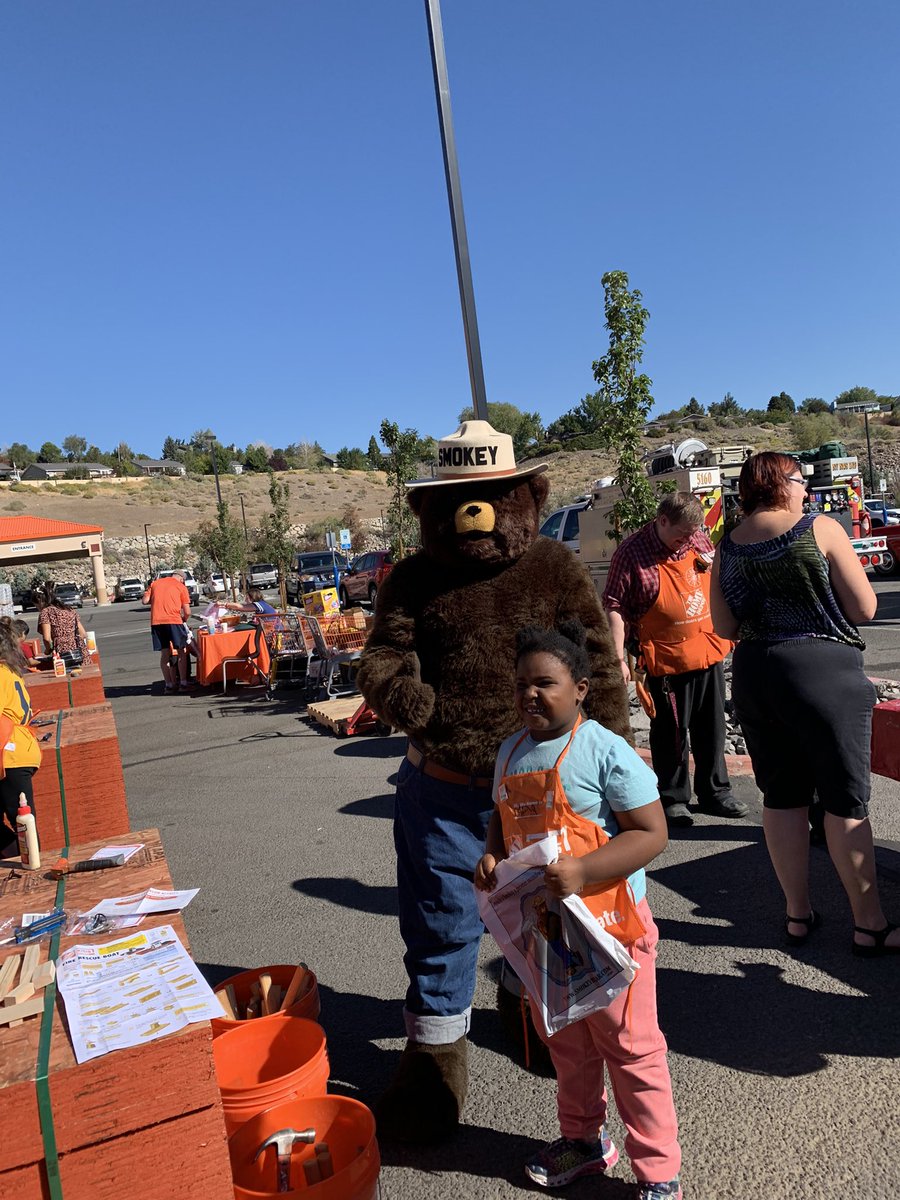 robert3304's tweet photo. It’s Smoky at 3304 Reno. Only you can prevent forest fires. https://t.co/6AjXQvAyXJ