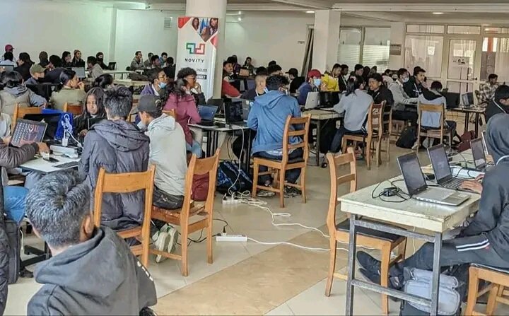 aeeni_uf's tweet photo. Bonjour,
TechZara a mis à l'œuvre l'organisation du ''FrontEnd Awards 2022'' avec la participation de quelques étudiants de l'ENI qui ne cessent d'accroître leur compétence et leur détermination. 
Souhaitons leur bonne chance et bon courage.
#Techzara
 #FrontEnd_Award
#ENI #AEENI https://t.co/LWK6EvLDaJ