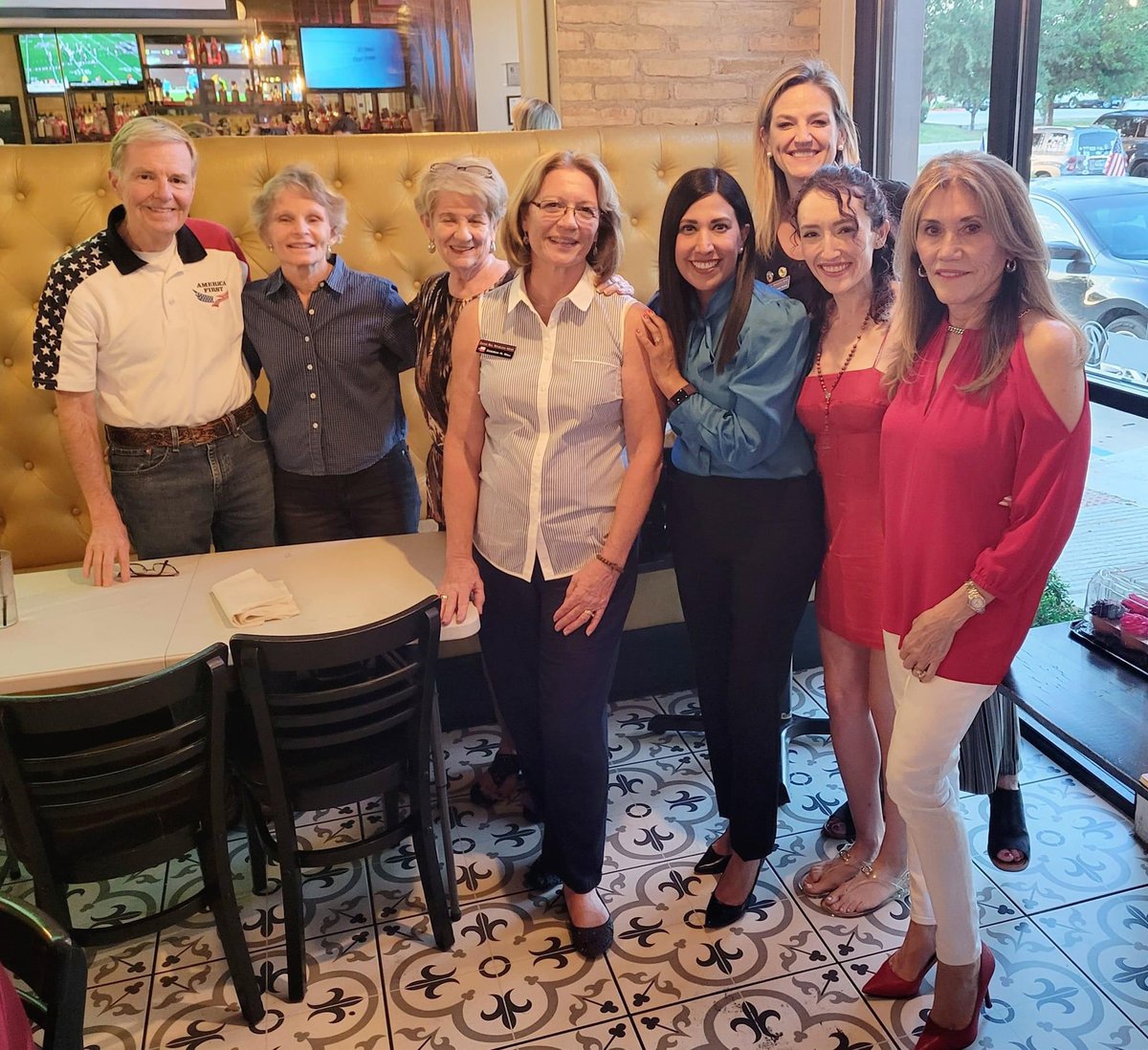 TheHelenaB's tweet photo. Thank you to everyone who came out last night for our 1st #RepublicanWarriors meeting! A FULL house 🤩🤩 Lots of new people who met our future Congresswoman @CasandraLGarcia &amp; TX Rep @BrennanForTexas ❤️ #WebbCo is fired up &amp; ready to #TakeOurCountryBack! https://t.co/4d4MZ4MoUi