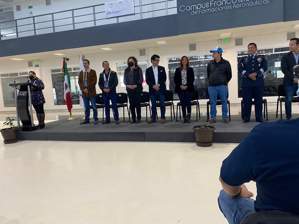 JulianZamoranoE's tweet photo. Plantel La Esperanza con #alumnos participando en el #hackatoon #nasa - #unaq
#cecyteq #laesperanza
#orgullocecyte https://t.co/pS6tXiqY8S
