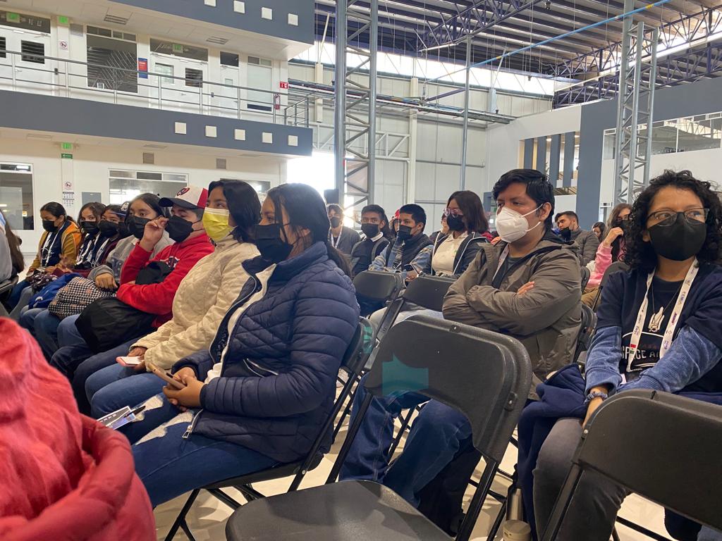 JulianZamoranoE's tweet photo. Plantel La Esperanza con #alumnos participando en el #hackatoon #nasa - #unaq
#cecyteq #laesperanza
#orgullocecyte https://t.co/pS6tXiqY8S