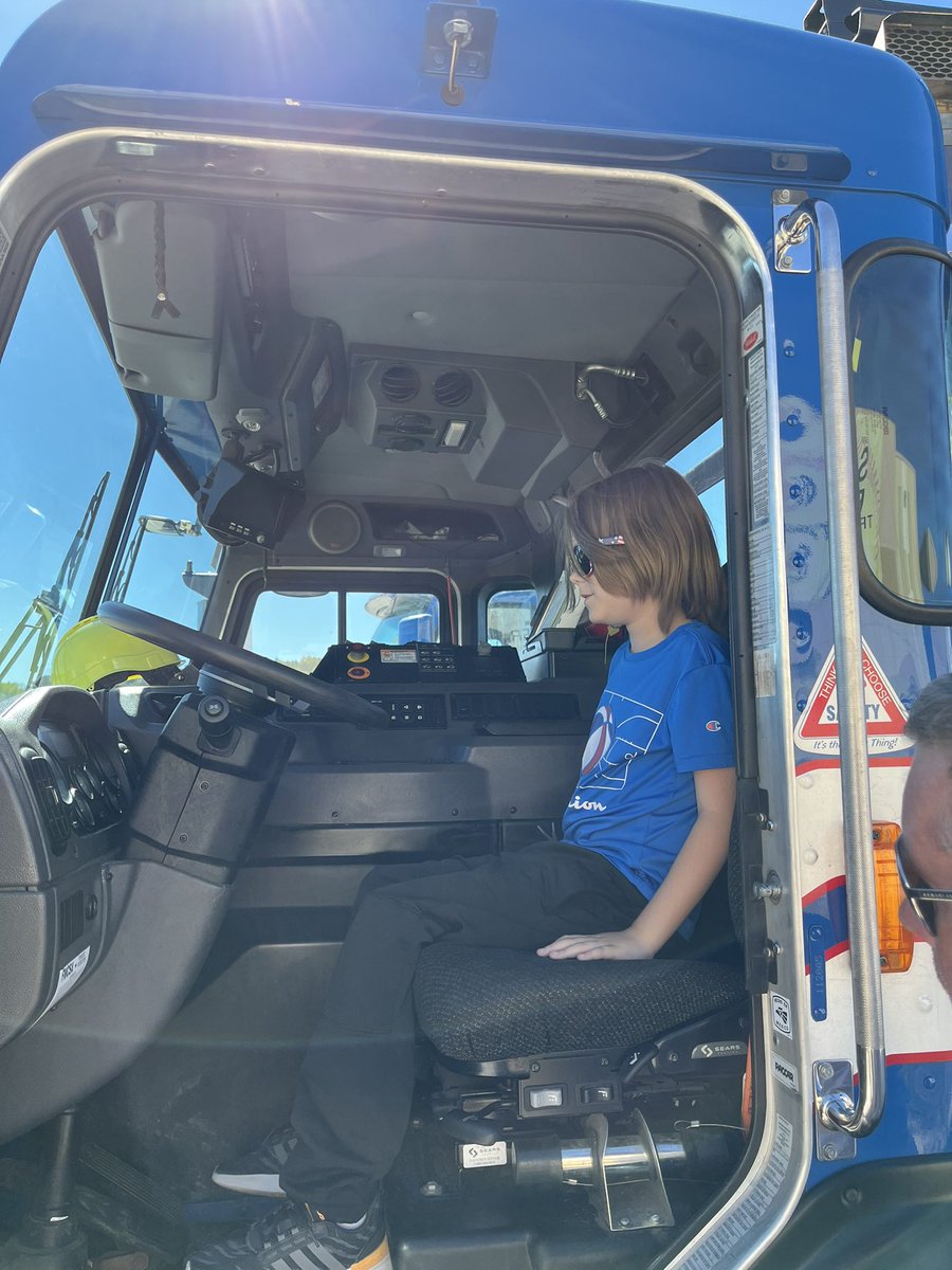 swortmann20's tweet photo. Family had a blast at the St. Louis Road-EO!! Kids loved the trucks and the competition! It wasa beautiful day to do it as well Great job to all the drivers. #republicservices https://t.co/mCW0F74jQn