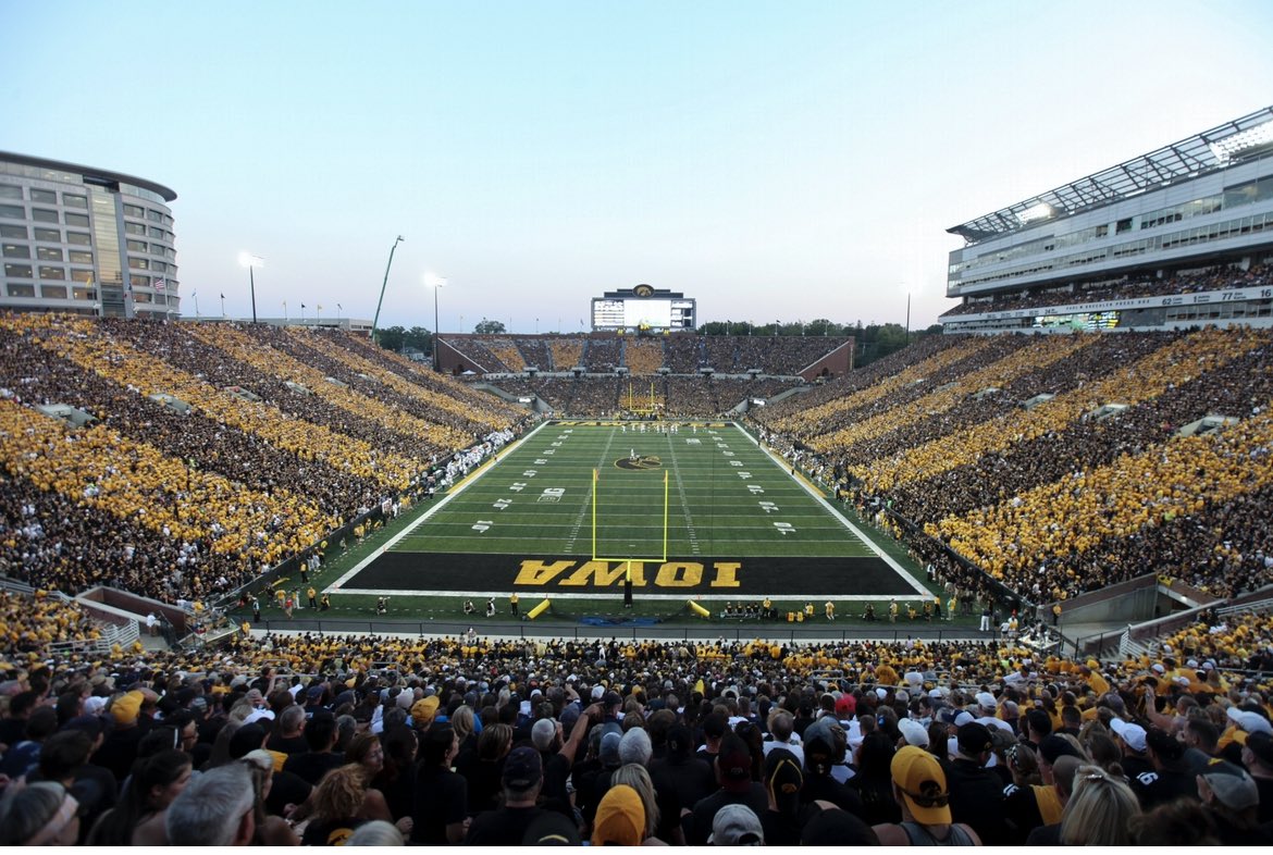 blessed to receive my first offer from Iowa University ! #GoHawkeyes ⚫️🟡
<a href="/LadellBetts46/">Ladell Betts</a> <a href="/CopelandKelton/">Kelton Copeland</a> <a href="/HawkeyeFootball/">Hawkeye Football</a>