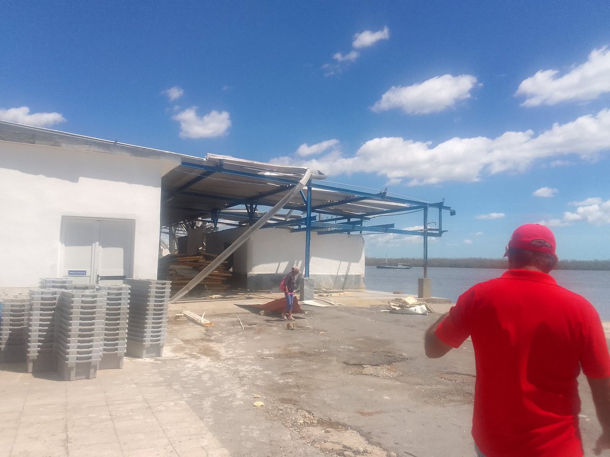 Un enorme placer de haber conocido al Héroe del Trabajo de la República de Cuba el cual nos invitó a conocer sobre las afectaciones ocasionadas tras el paso del huracán por el Combinado Pesquero La Coloma
#ETECSAesdelPueblo
#CubaViveYTrabaja