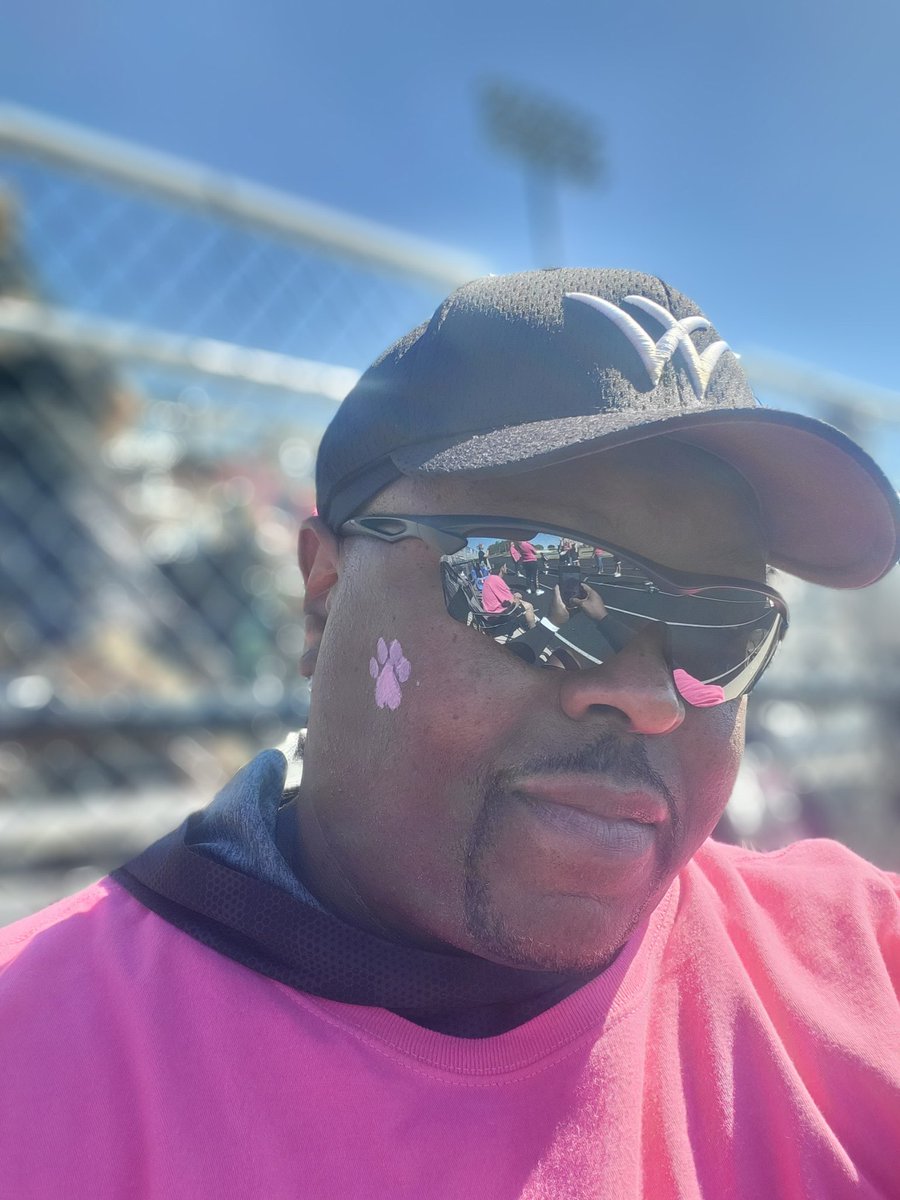 ArmandoJohnson's tweet photo. From #Uberdad to #Cheerdad ❤️❤️ https://t.co/d9h4aIRWQy