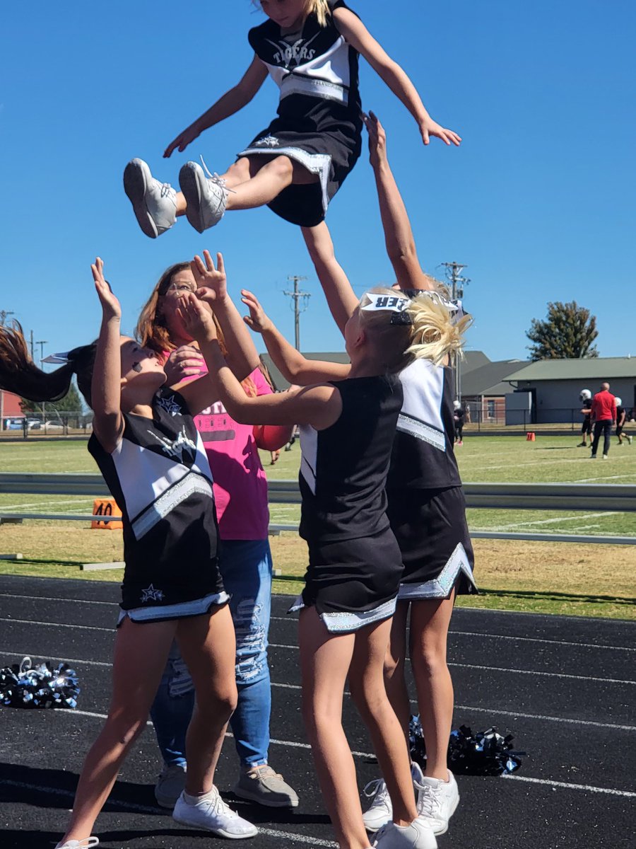 ArmandoJohnson's tweet photo. From #Uberdad to #Cheerdad ❤️❤️ https://t.co/d9h4aIRWQy