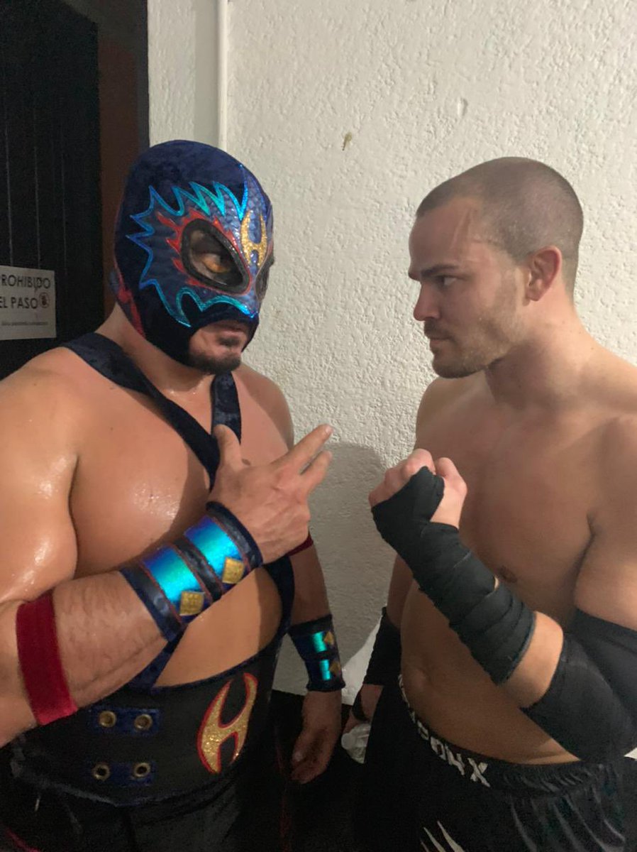 LuchaMemes's tweet photo. If someone outside of Mexico helps our event #Universal2 🌎 making a buy in ringside in the following link and send it to us , tomorrow we put for free : Hechicero vs @TheMattMakowski , link 👉🏼 https://t.co/prCTcMOIdb https://t.co/OKToD2fZYG
