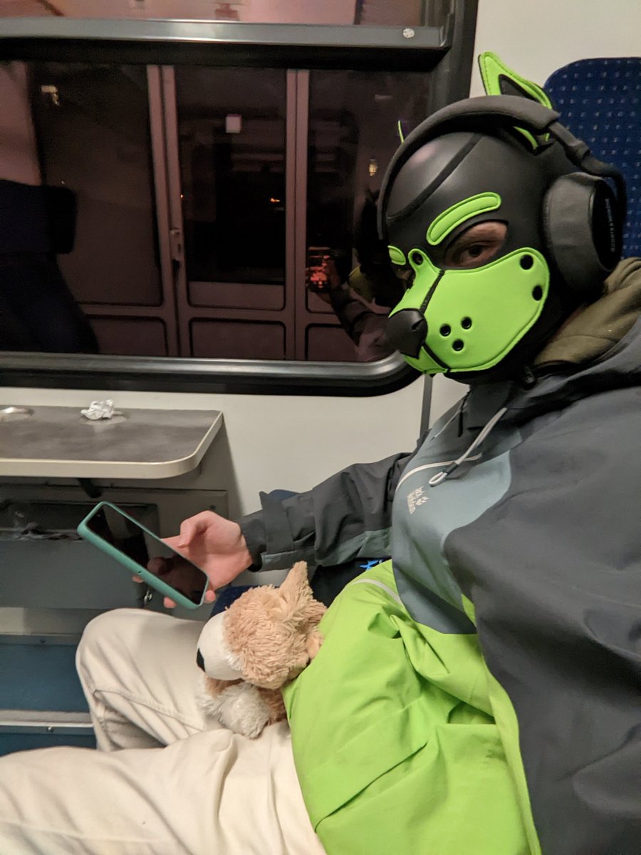 PupWrafie's tweet photo. "Whut did ya' say? #trainpup was just scrollingβ¦"
#train #bahn #bahnpup #puppy #pupplay #puppyplay #humanpup #gaypup #bahngay https://t.co/H64aXOaEaC