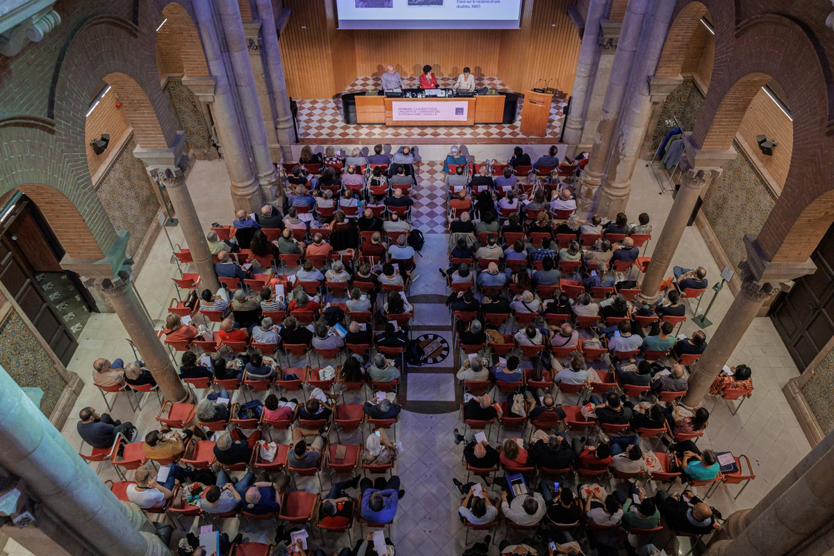 llenguacat's tweet photo. 🎓 Més de dues-centes persones han omplert l'Aula Magna de la Casa Convalescència de Barcelona per assistir al seminari "La substitució lingüística, l'obsessió del supremacisme castellà".

🎥 Les ponències sortiran en vídeo els pròxims dies! #ContraElSupremacisme 😊 https://t.co/AvFAWoI2Sk