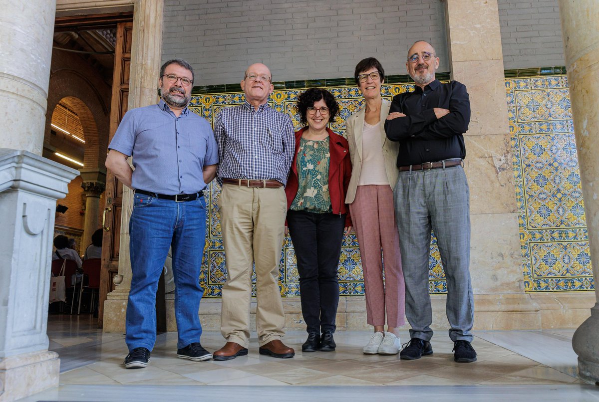 llenguacat's tweet photo. 🎓 Més de dues-centes persones han omplert l'Aula Magna de la Casa Convalescència de Barcelona per assistir al seminari "La substitució lingüística, l'obsessió del supremacisme castellà".

🎥 Les ponències sortiran en vídeo els pròxims dies! #ContraElSupremacisme 😊 https://t.co/AvFAWoI2Sk