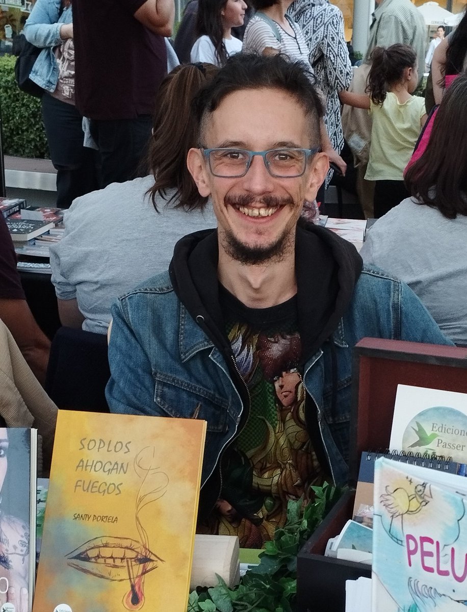 EdicionesPasser's tweet photo. Ya está aquí Santy portela para cerrar el día en Alcalá de Henares. #librosrecomendados #poetasindividuales #poesía #soplos #alcaladehenares #HULQ https://t.co/0dmnel26BE