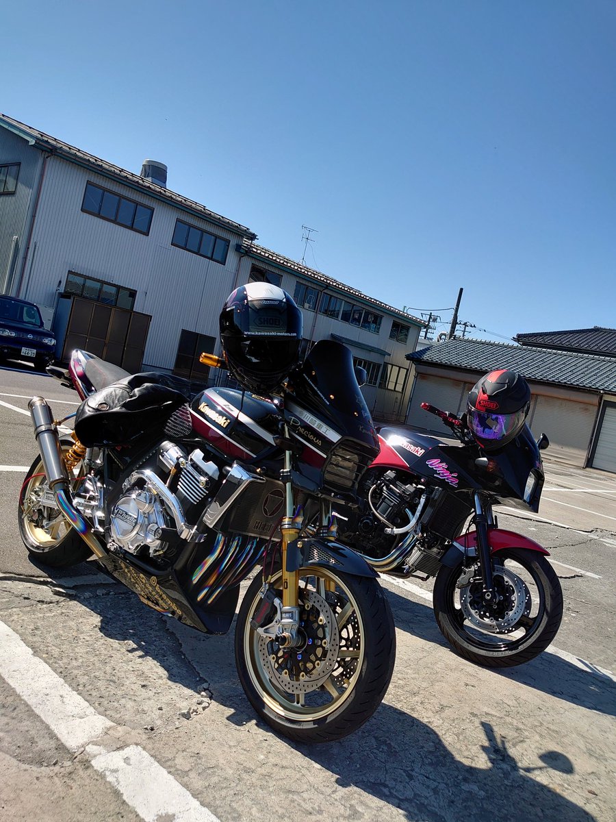 #角目のライトがカッコいいバイク選手権
もちろん、どっちも😆