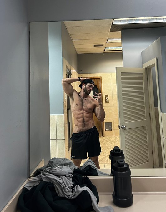 sincerely, the guy they tell you not to worry bout https://t.co/IJggz9F4Fo