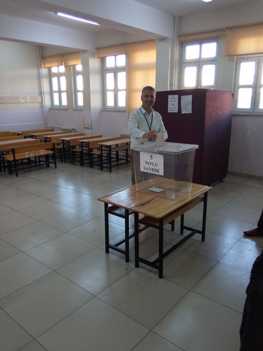 SAMİMİYET, DURUŞ ve HOŞGÖRÜ kazandı. Sandığa gelerek iradesini ortaya koyan tüm arkadaşlara teşekkür ederim.
Şimdi tüm üyelerimizle dostluk zamanı.
Kazanan sendikamız olmuştur.
                             güzel insan