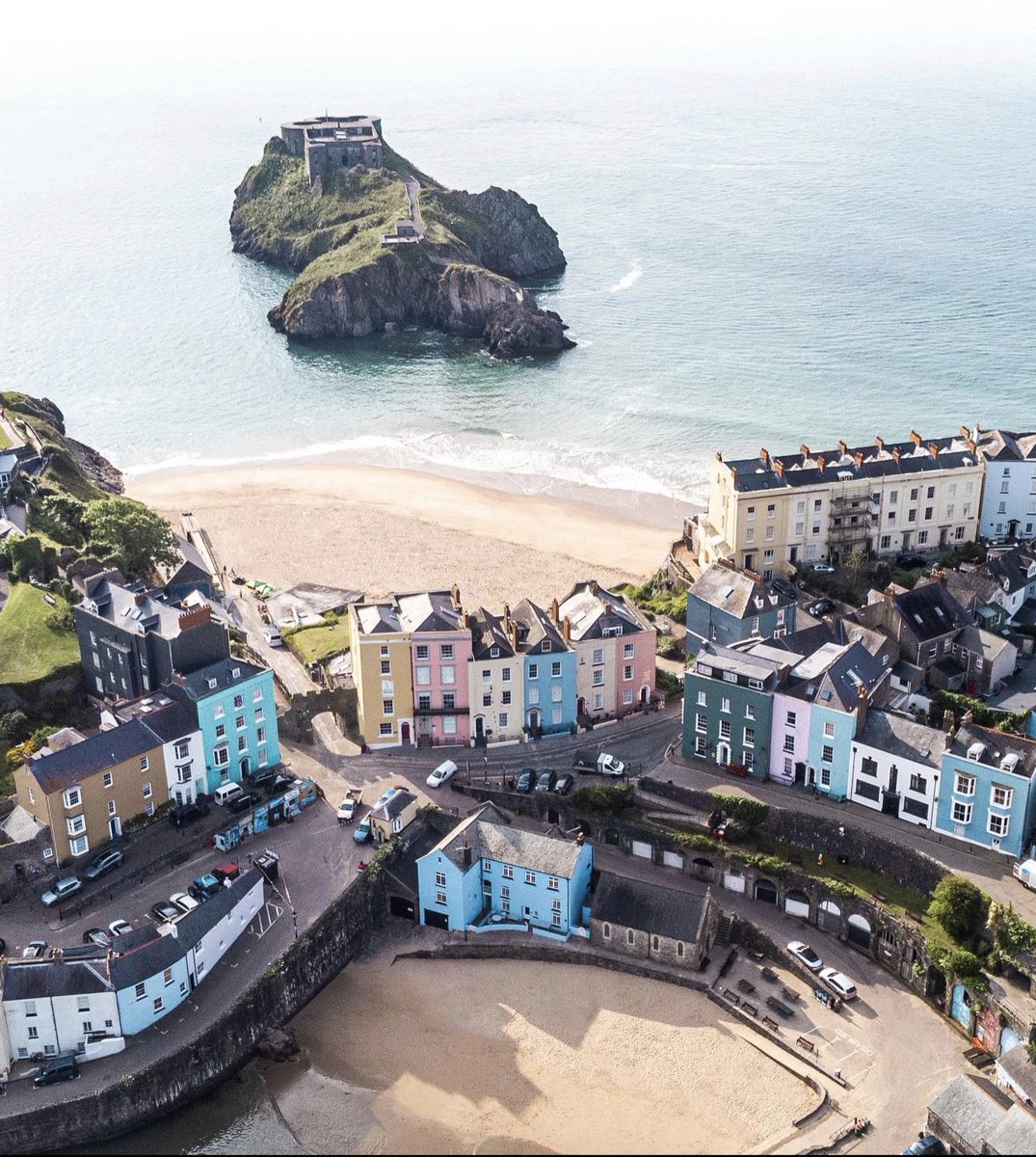 A unique perspective of Tenby by @AdellExplores 🏴󠁧󠁢󠁷󠁬󠁳󠁿 #DiscoverCymru