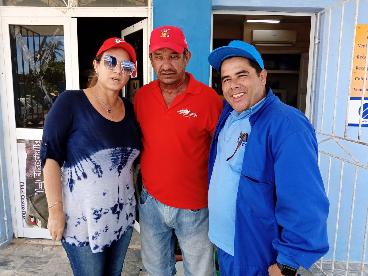 En la Coloma,recibimos la visita en el centro telefónico,de Alberto Gandoy Héroe del Trabajo de la República de Cuba, al invitarnos a ver las afectaciones al Combinado pesquero donde trabaja Nos dijo:nos recuperamos #CubaViveYTrabaja <a href="/UlisesGuilarte/">Ulises Guilarte de Nacimiento</a> <a href="/JorgeLuisFajar8/">Jorge Luis Fajardo Casas</a>