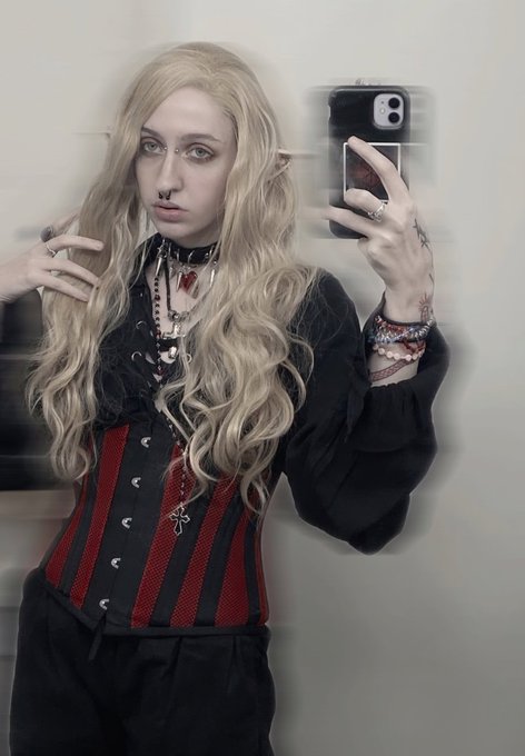 Lestat if you took him out of 1790 and plopped him in a hot topic https://t.co/BfsmSWQ0p6<a href="/tag/griffithberserk"class="tags"><span>#griffithberserk</span></a>