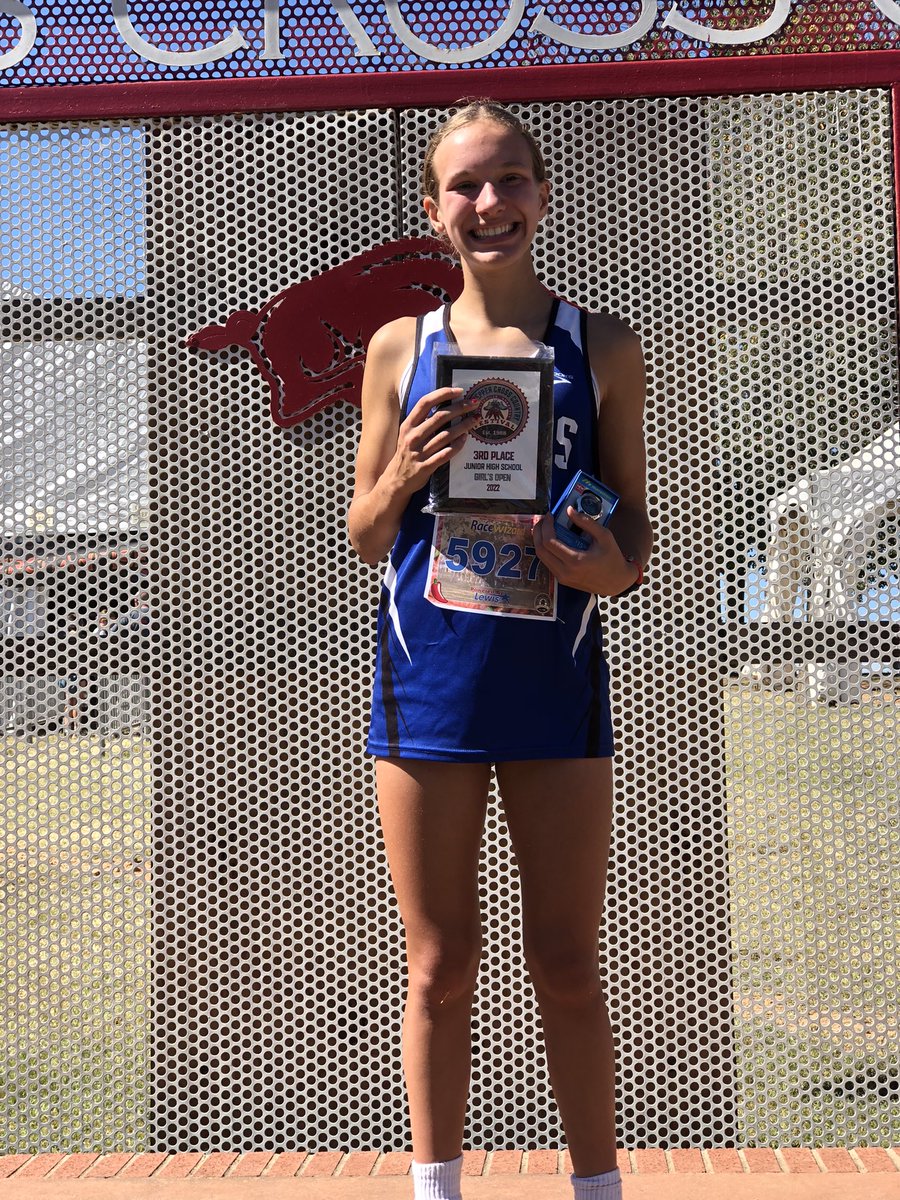 xcmounties's tweet photo. Elmwoodโs Kayla Eggers with the 3rd place finish!๐ช๐ผ#futuremountie @rhs_21 @RHSMounties @armilesplit https://t.co/OmWSb6EjY0