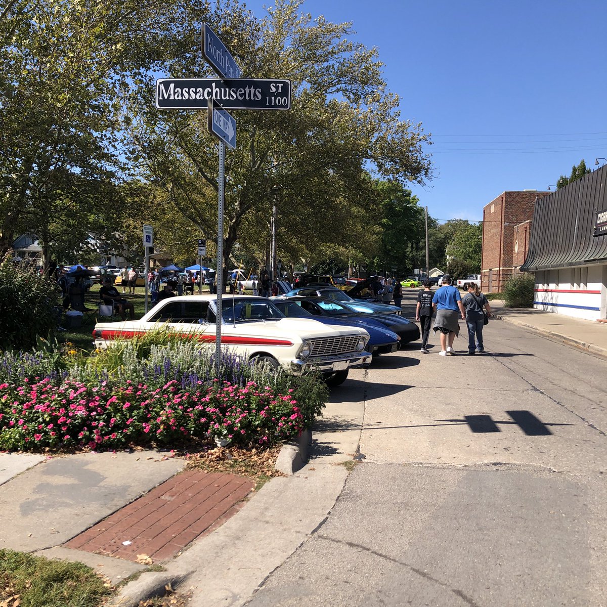MassStreetSoda's tweet photo. Cool cars and cold drinks—a match made in heaven aka @downtwnlawrence! Drop by 1103 Mass and grab a refreshing craft soda before exploring the amazing HUGE Rev It Up Car Show for the @BallardCenterKS. https://t.co/EKCzcHU4MR