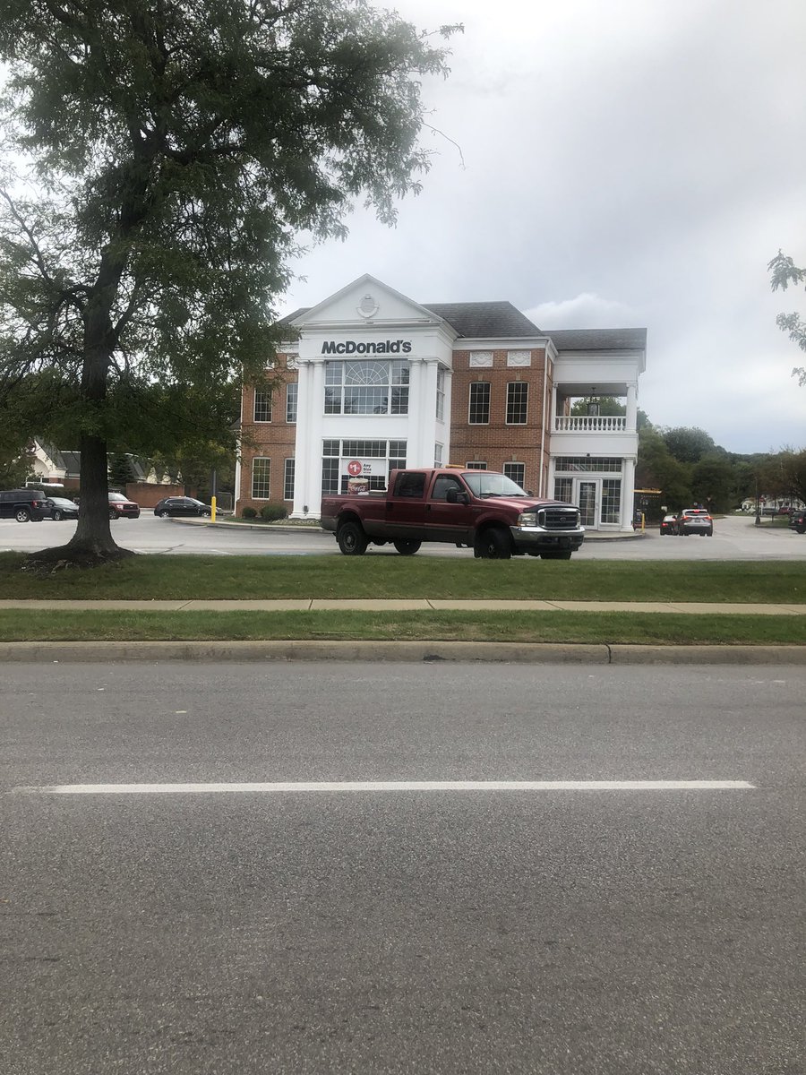 GarbageApe's tweet photo. Meet me at the First Bank of McDonalds in the next 20 minutes if you’d like a 6.9% APR loan on a McDouble. https://t.co/5BnXtkcwlo