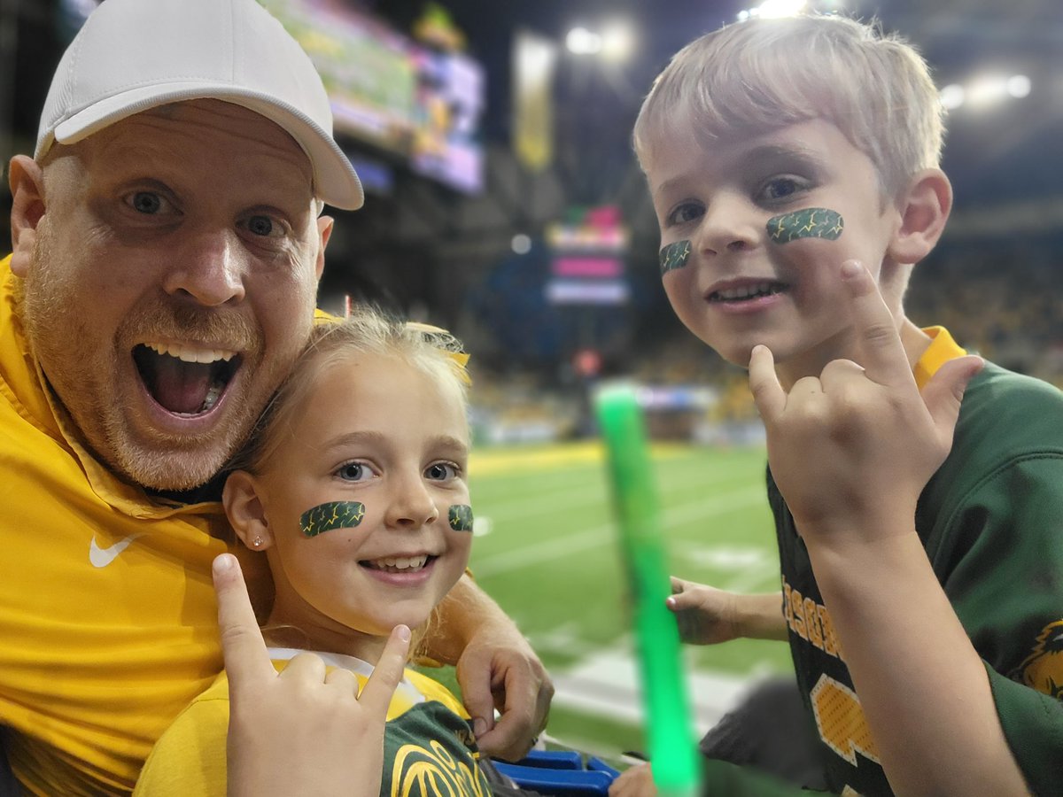 erikhatch's tweet image. #scheelsgameday