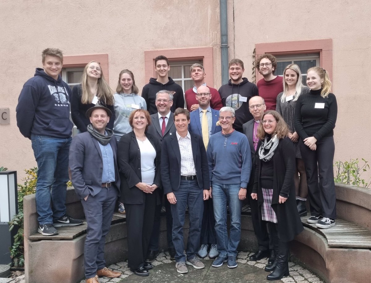 MelArens's tweet photo. Die frischgewählte Synodalvertretung (SV) und der Vorstand des #baj (Bund Altkatholischer Jugend) im Erbacher Hof in #Mainz #aksynode https://t.co/sfXJQ2SJHM