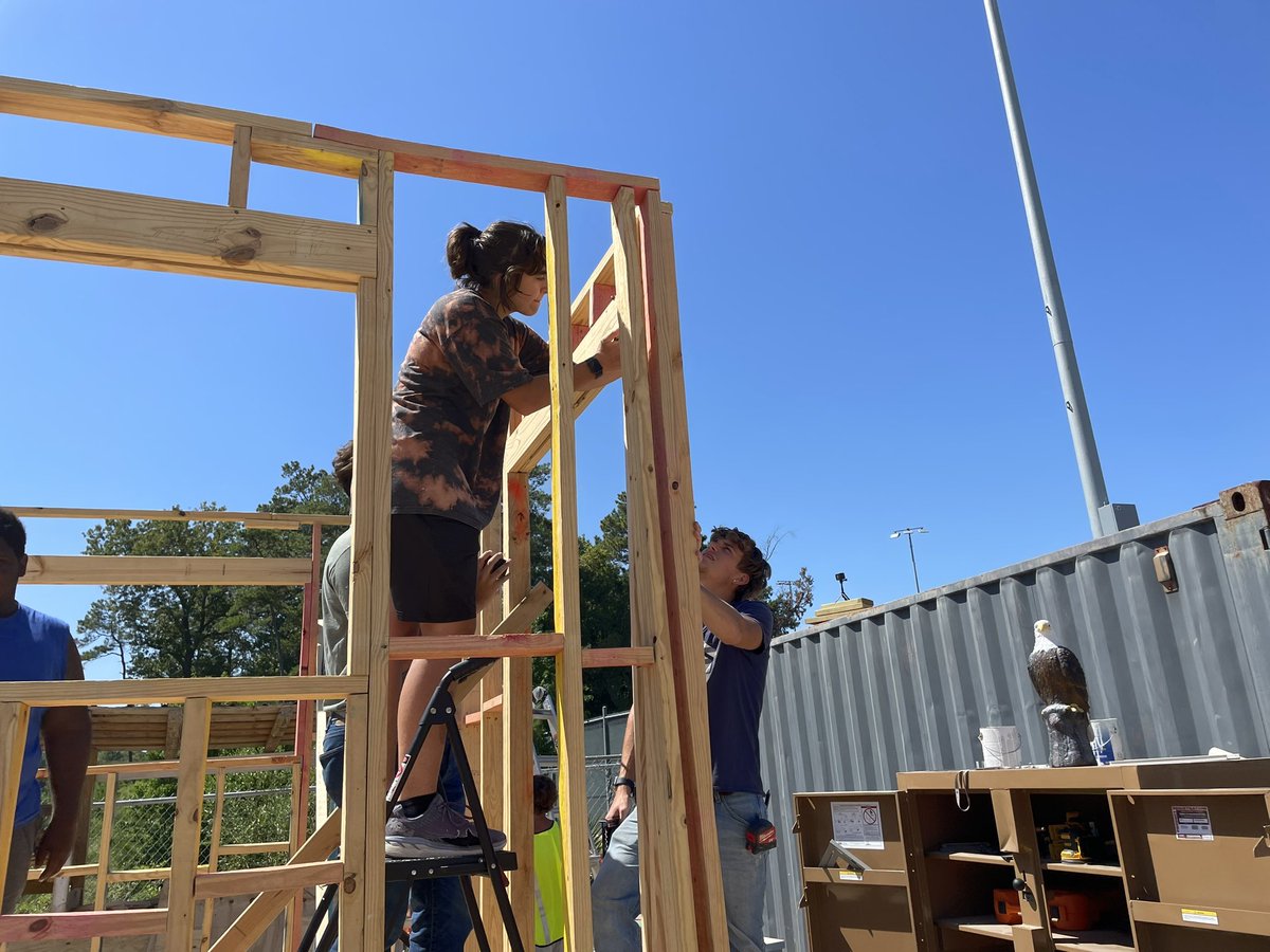 Students Helping Veterans: Big Heroes, Tiny Homes tweet media