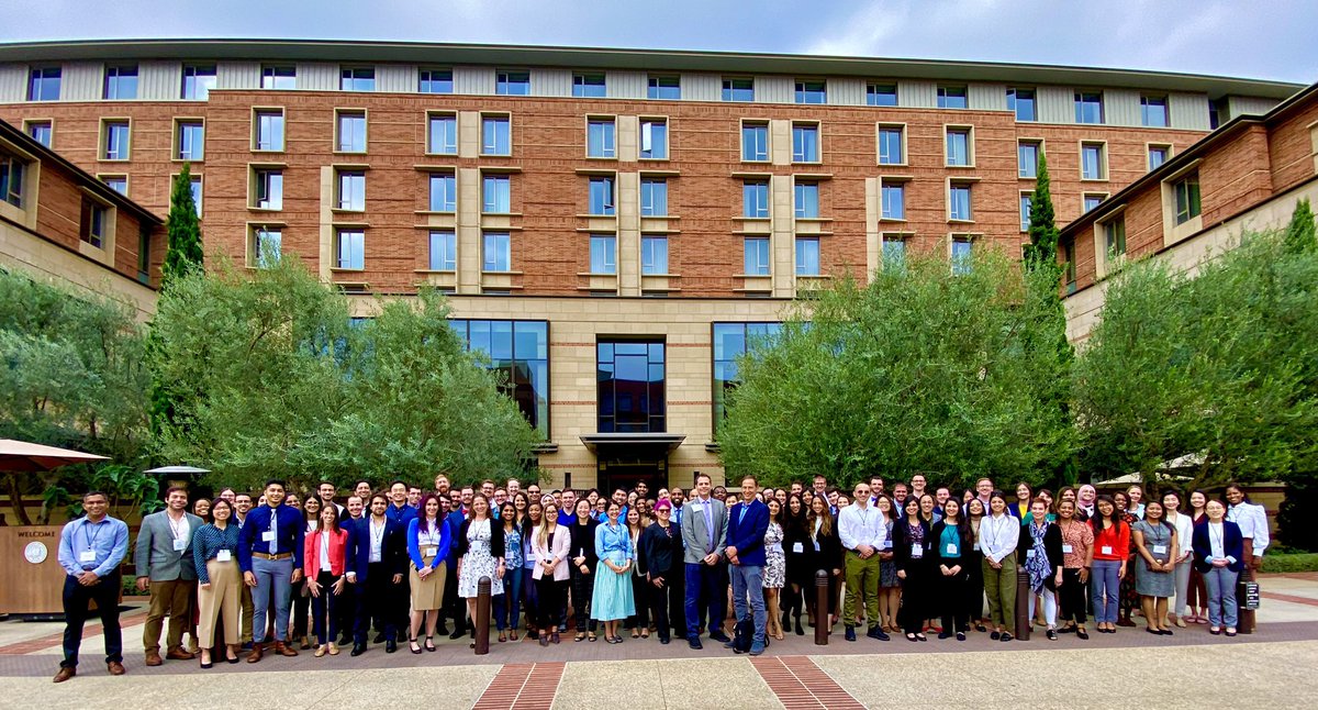 Over 80 residents representing each of their programs at #HeadacheEdu: the @ahsheadache Resident Education Program, back in person @UCLA! Grateful to be here with them, our amazing faculty & staff.