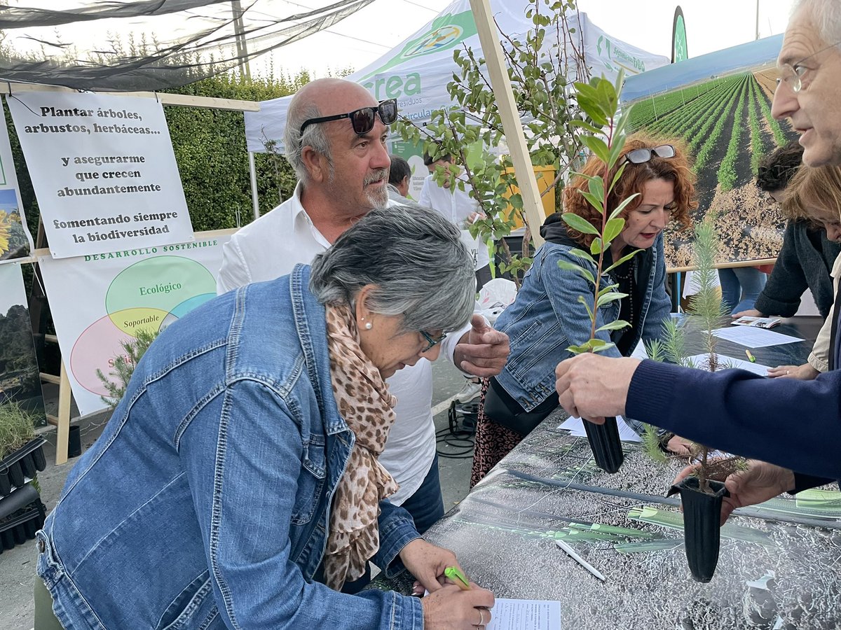 muestravillena's tweet photo. Una #FeriadeMuestrasdeVillena con corazón #sostenible 🌱 https://t.co/bSQJSXGSHO