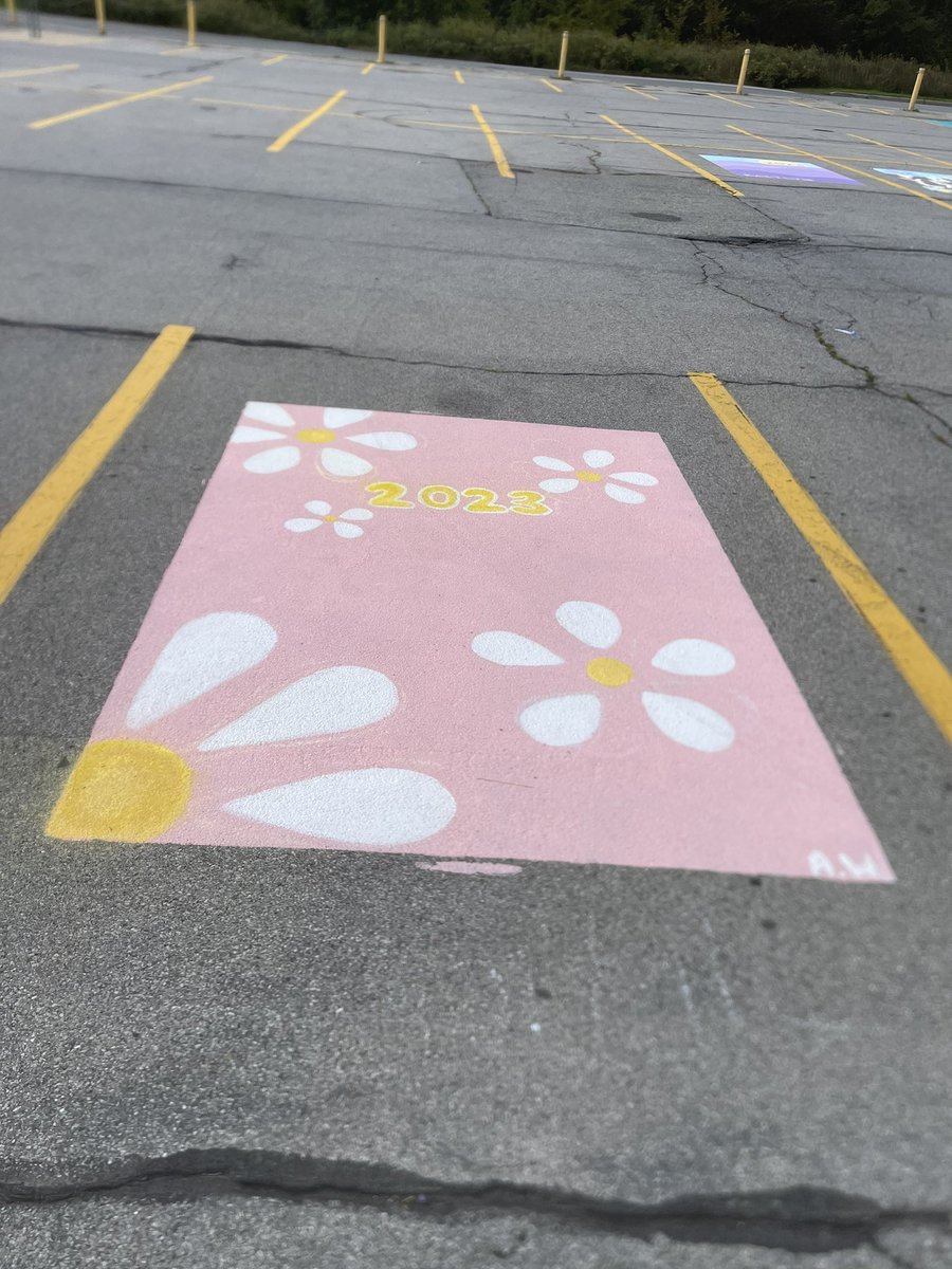 AhsAdmirals's tweet photo. Just beginning of the Senior Class parking lot painting event @AhsAdmirals https://t.co/nWsLdx3Kz9