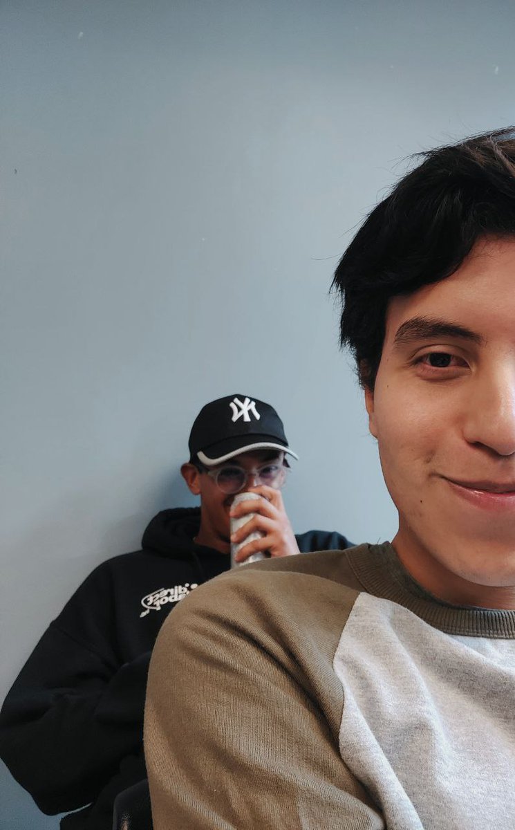 No se vayan a la cali un día antes de clases cuando entran a las 7:30 y solo duermen media hora, salu2 af