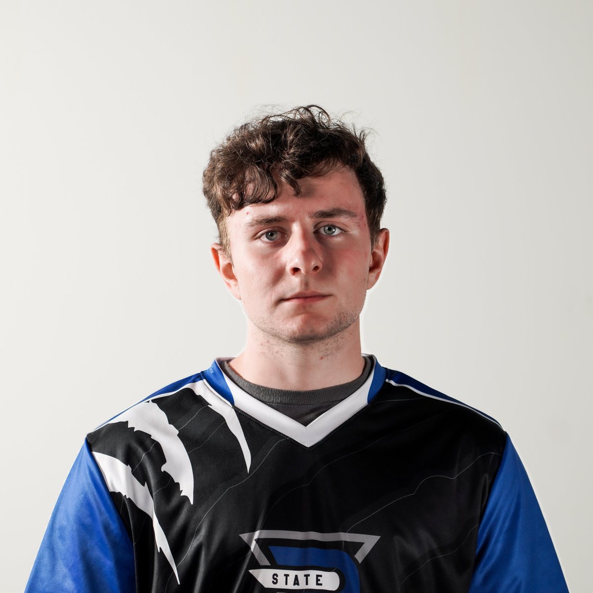 It's that time of the year... 🍃

Get ready to fall into the Esports season with our upcoming roster week!

📸 <a href="/JiuzeVo/">Jiuze_ “George”_Liu</a> 
#WeAre