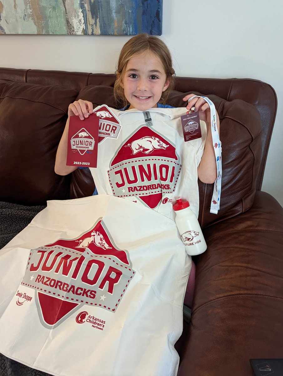 KB loves her Razorbacks! #FutureHog <a href="/ArkRazorbacks/">Arkansas Razorbacks 🐗</a>