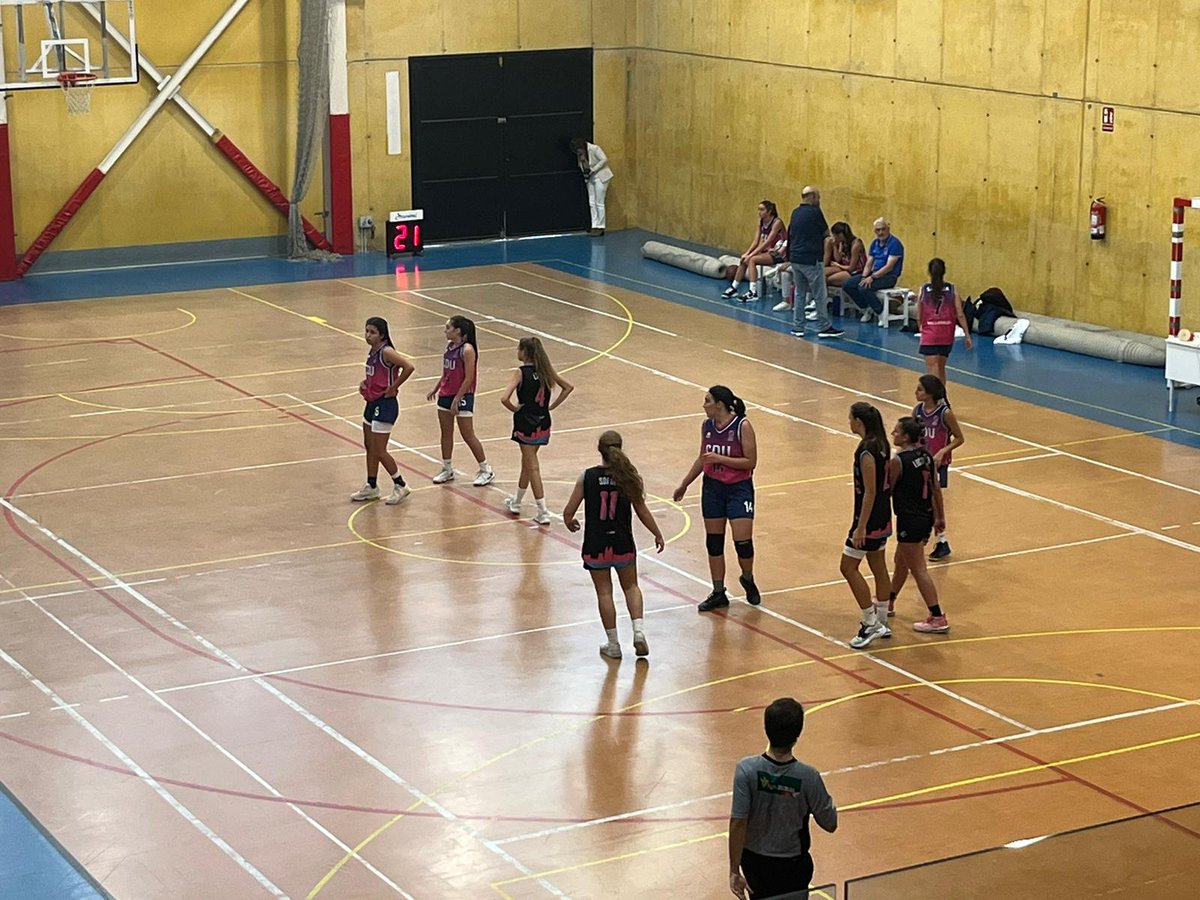 sanidubasket's tweet photo. Terminaron los 3 partidos de hoy en #Burgos, resultado del #junior
@FemeninoBurgos 56
@cduvalladolid 39
#CDU #UVA #BaloncestoFemenino #CDUCantera #UniversidadValladolid #LigaFemenina #Valladolid #CastillayLeon #JunFemCyl #SentimientoCDU https://t.co/ucX1zX7iAt