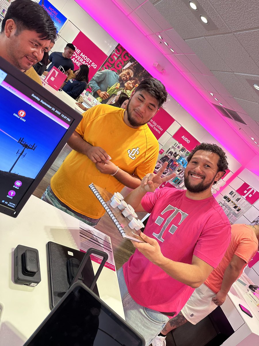 Happy National ☕️ Cafecito day from the Clearwater team. We appreciate you and are here to server you! 💪🏽@EddiePryor7 @DaveMayeux @cjgreentx @TMobile