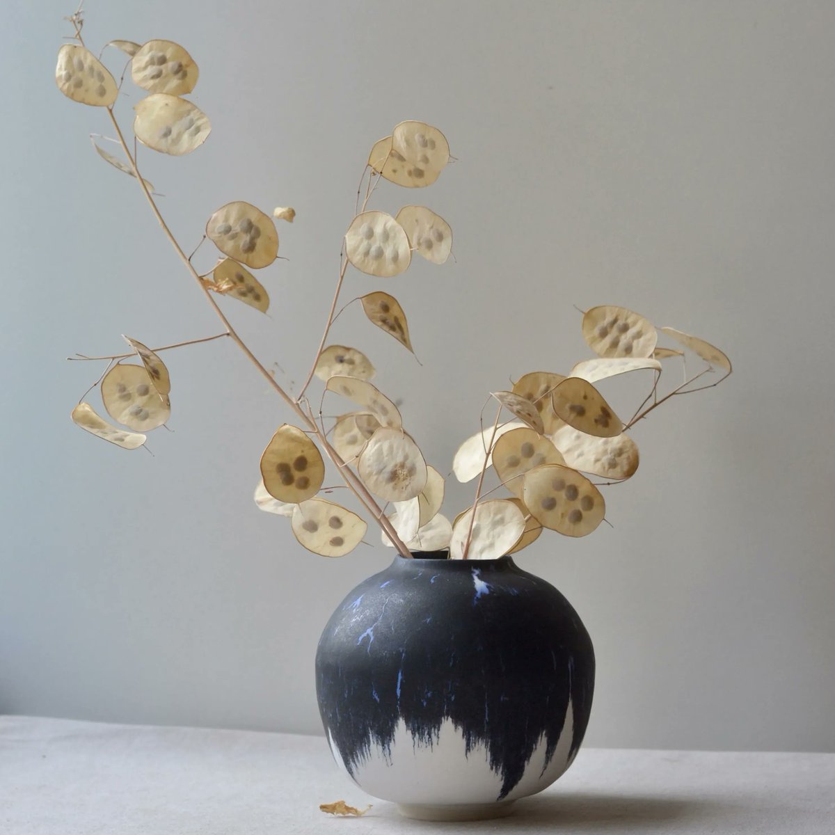MaiaMing's tweet photo. Black and White Moon Jar Vase...
#moonjar #koreanpottery #japandi #blackwhiteblue #studiopotter #etsyseller #asianpottery #asiandesign #handmade #wheelthrown #ikebanavase #ikebana #koreanceramics #claylove #potterylove https://t.co/bHAGRkrzKu