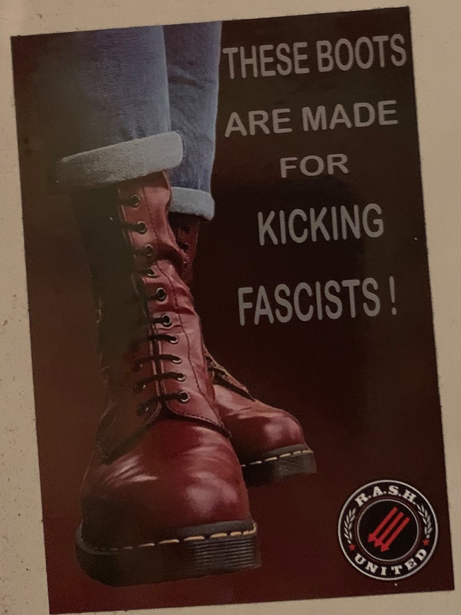 anarchimily's tweet photo. Spotted in Les Lilas! Red and Anarchist Skinheads United ⬛️🟥🥾 https://t.co/9PNZry8DSw