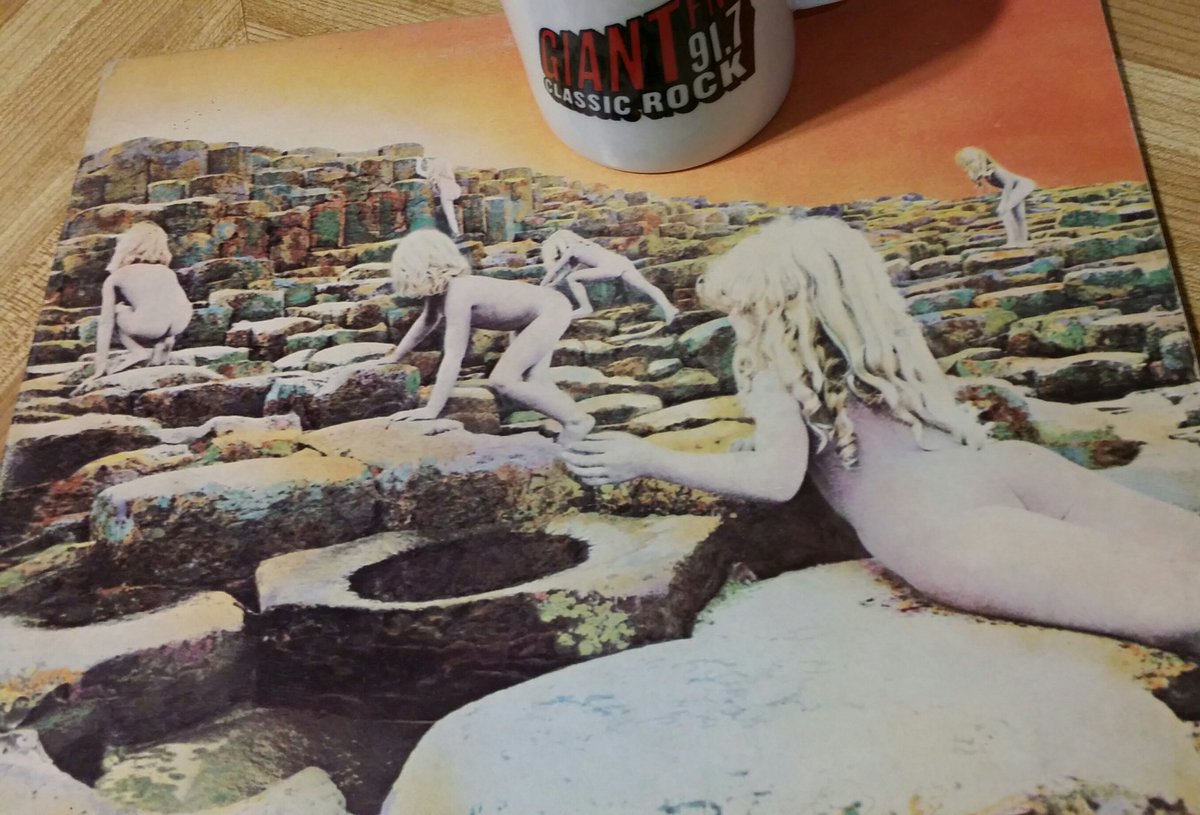 AlienAlien117's tweet photo. #SaturdayAfternoon #Listeningto @917GIANTFM with @Jef_Brown in for @pcporterca #NowPlaying @ledzeppelin #DyerMaker from #HousesOfTheHoly #ClassicRock for #Niagara #MilkCrateVinyl https://t.co/AiQFREHwxm