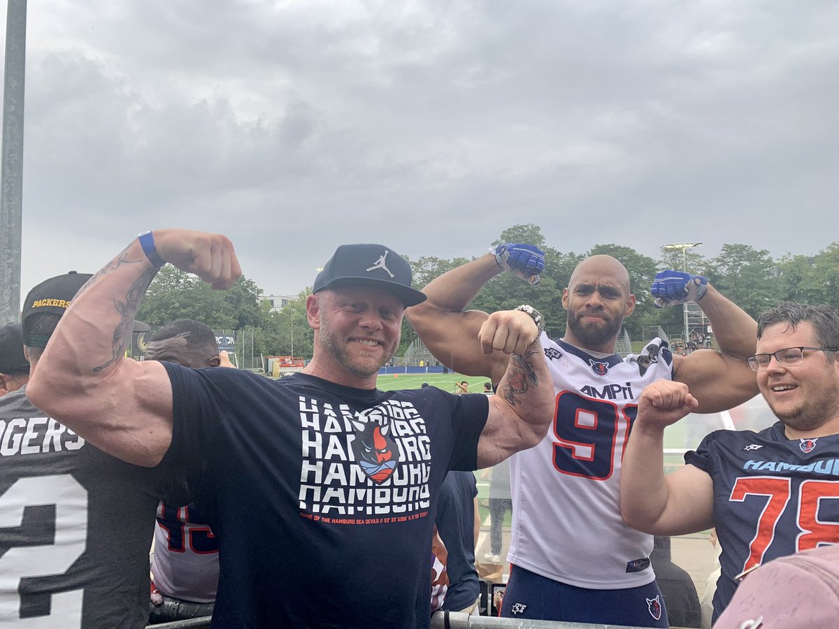 Mach es gut #vollmaschine Danke für grandiose Football Momente 💪🏻🇩🇪 <a href="/TheDreamKasim/">Kasim Edebali</a> @rannfl_suechtig <a href="/NFLDeutschland/">NFL Deutschland</a> <a href="/ranNFL_/">#ranNFL</a> #ranCollege #kasimedebala <a href="/SeaDevilsHH/">Hamburg Sea Devils</a>