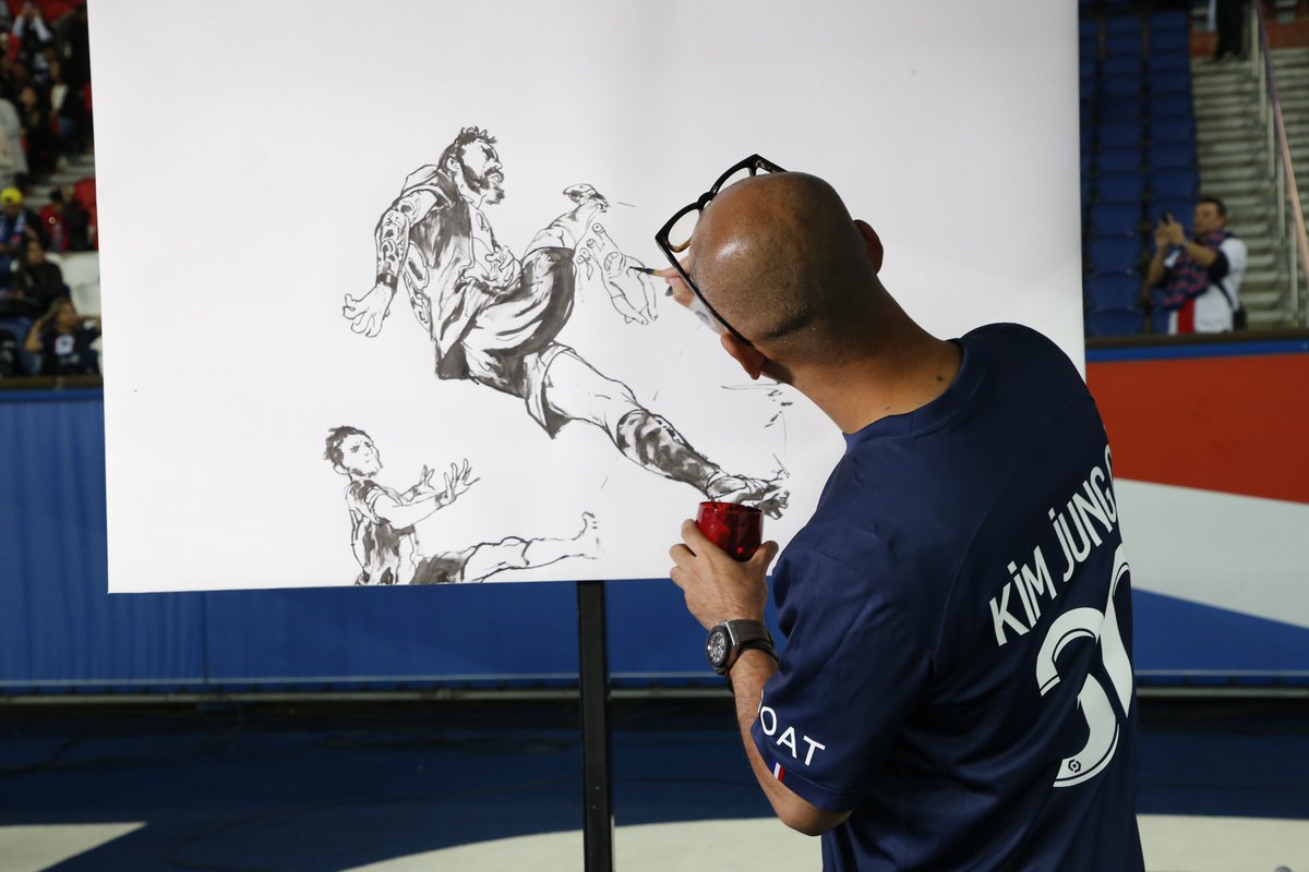 La performance artistique live de l'artiste Coréen 𝗞𝗶𝗺 𝗝𝘂𝗻𝗴 𝗚𝗶 🖌️❤️💙